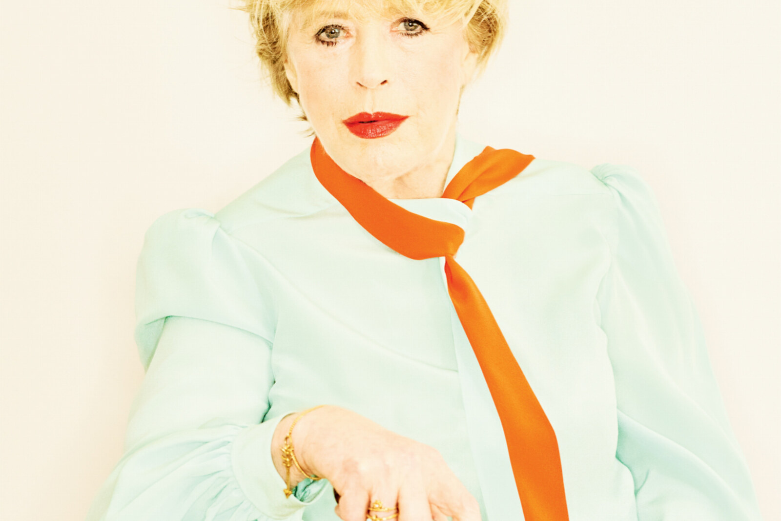 Marianne Faithfull collaborates with Mark Lanegan for single "The come at night"