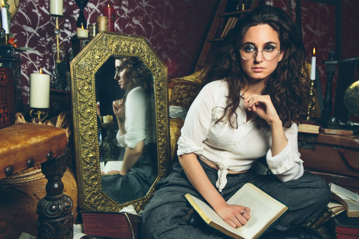 Gazel shares acoustic version of 'Pointing At The Moon'