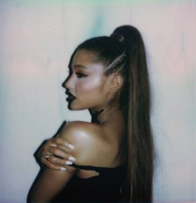 Ariana Grande makes history in the UK / V1