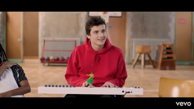 Henry PFR stelt nieuwe single Easy voor