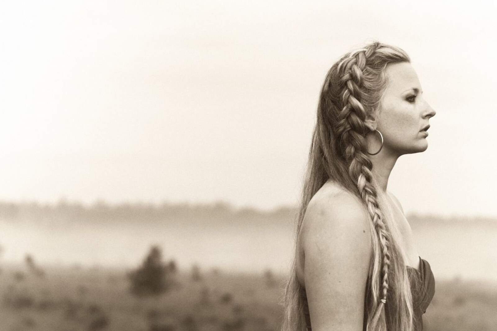 Willow Mae bezingt haar zoektocht liefde en verbondenheid op debuutalbum ‘Song Of Songs’