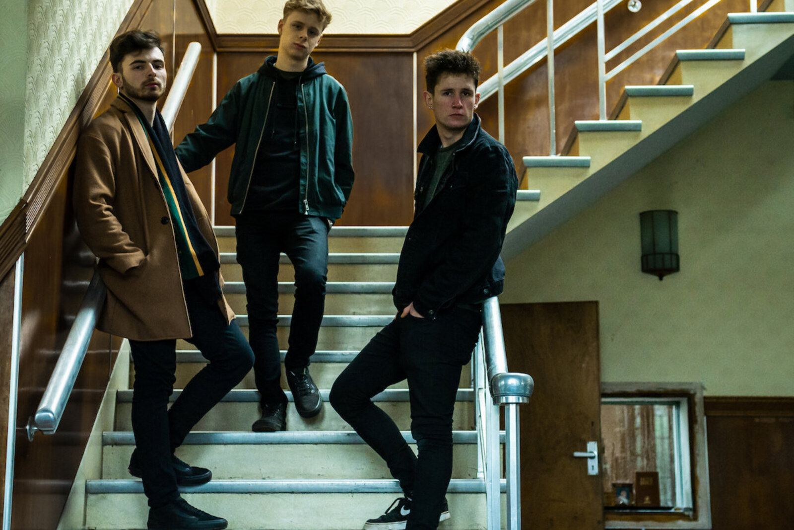 Oxford Alt-Rock Newcomers Lake Acacia  Confront Reality In 'Desynthed' Video