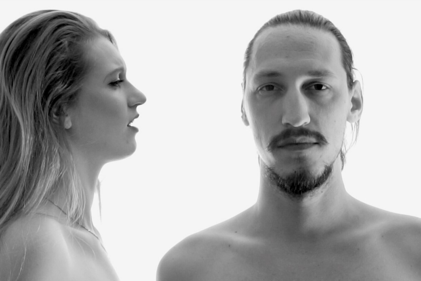 LÉVI brengt filmische, eerste videoclip uit