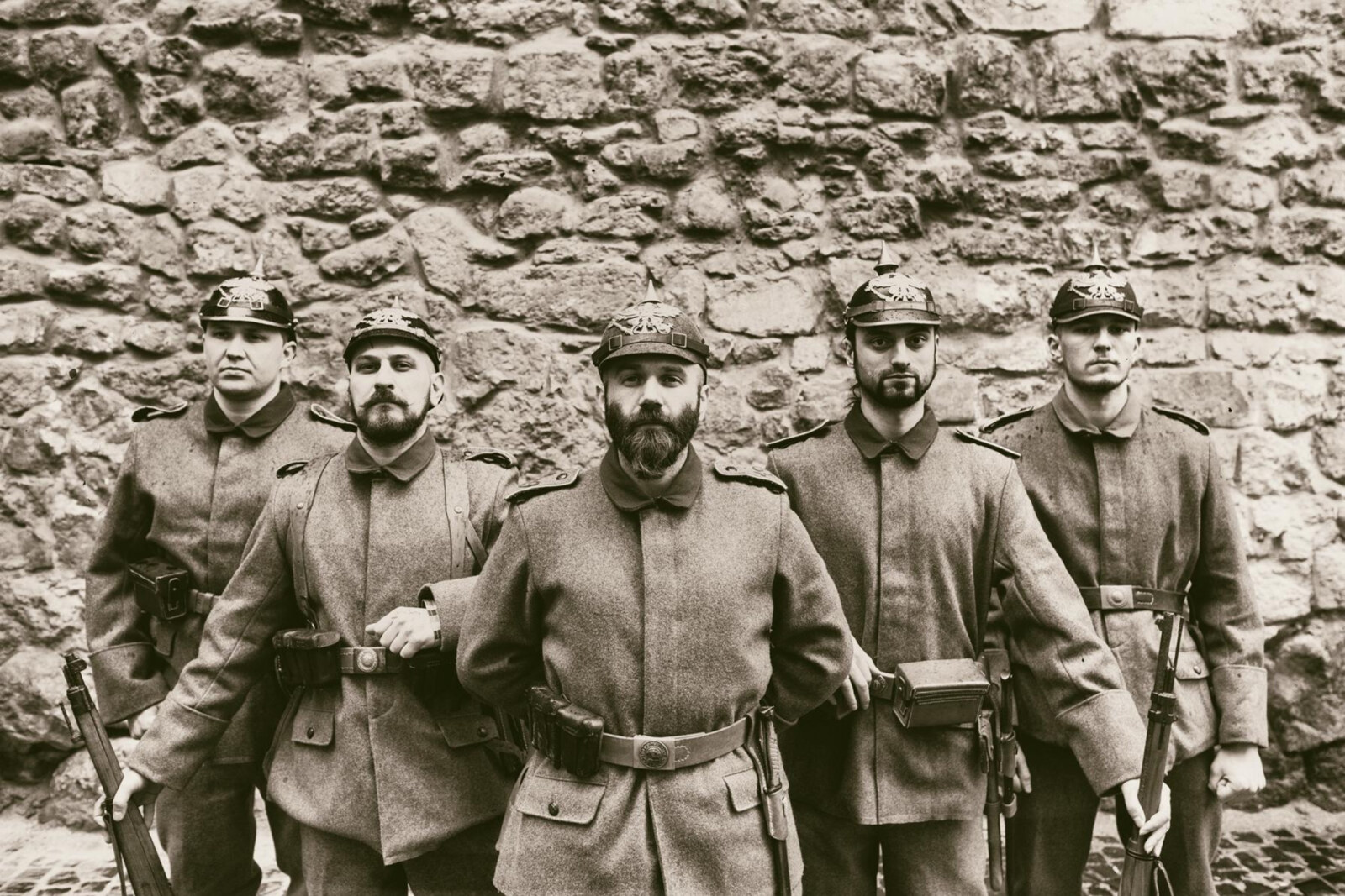 1914 – Release Official Video For “C'est mon dernier pigeon
