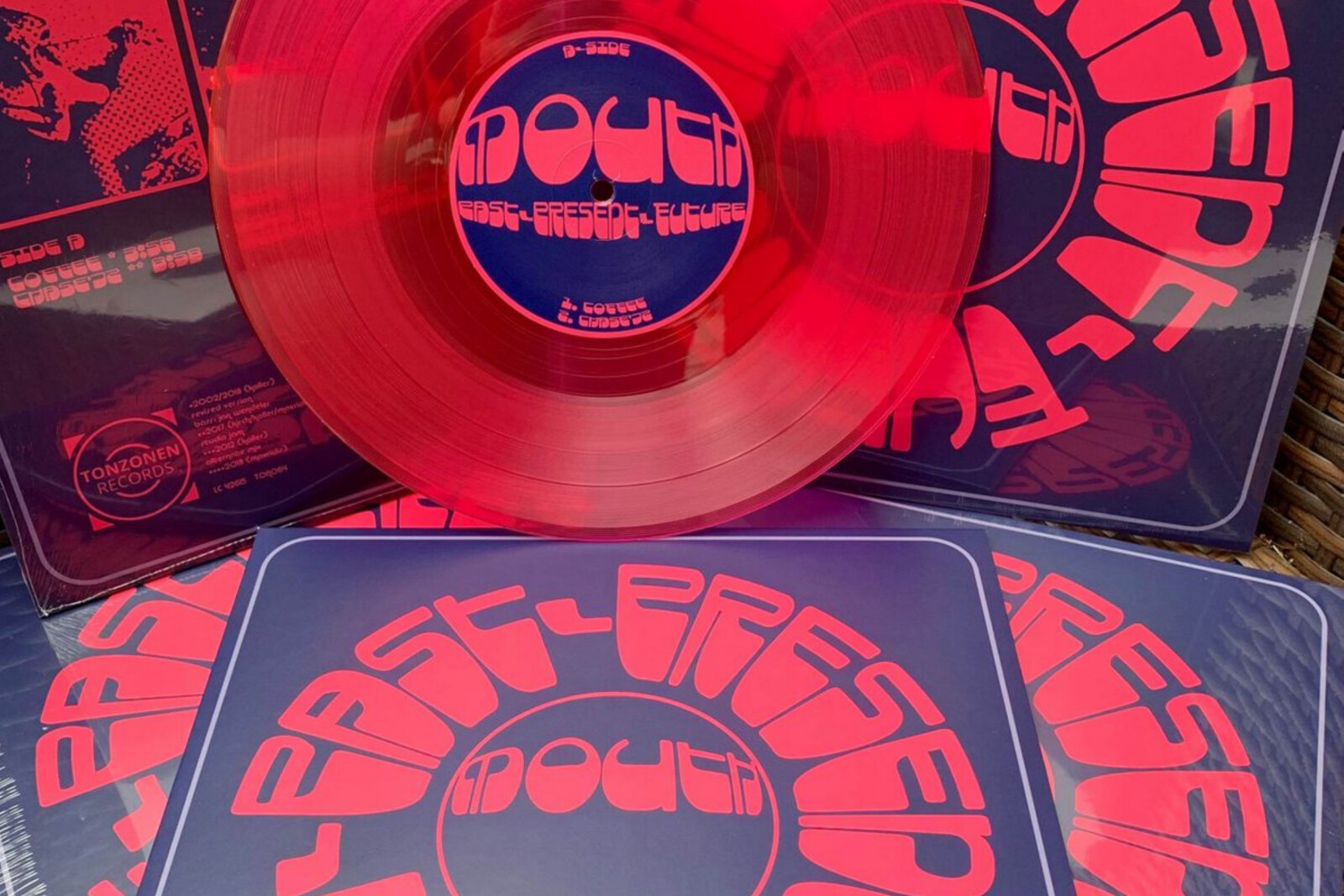  Retro-Prog Trio Mouth Is Back with New EP "Past Present Future"!
