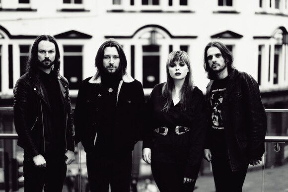 UK hard rock / doom heavyweights Alunah sign worldwide deal with Heavy Psych Sounds