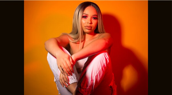  Harriet Curry Unveils the brand new video for hard-hitting single 'Girls'