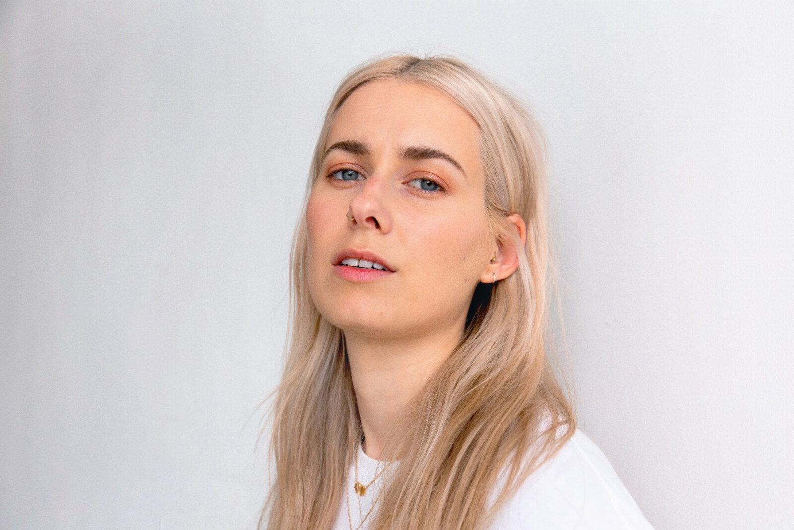 Áslaug releases debut single and new video