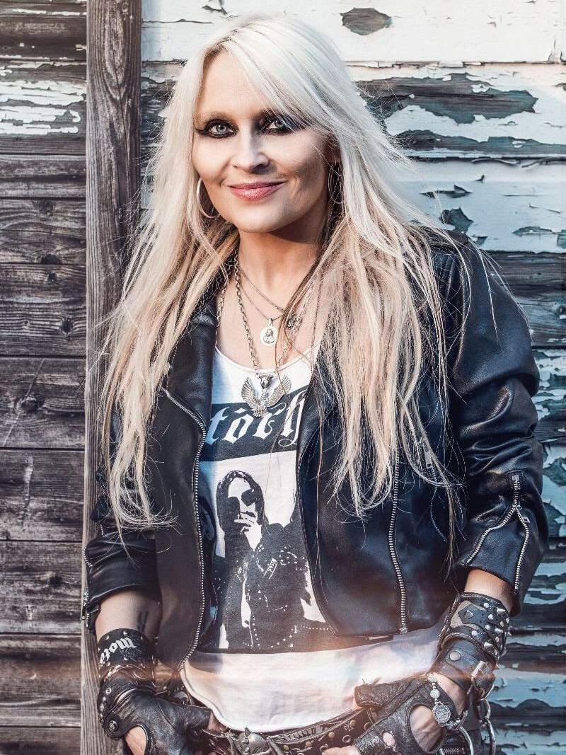 Doro announces new single and video „Freunde Fürs Leben“