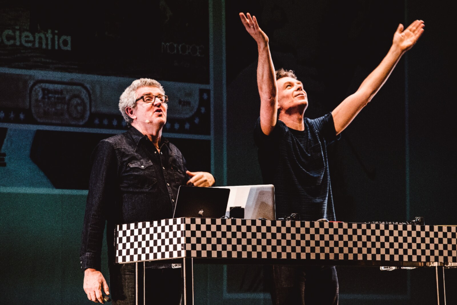 Jan Delvaux en DJ Bobby Ewing presenteren "Belpop Bonanza, de City Specials"