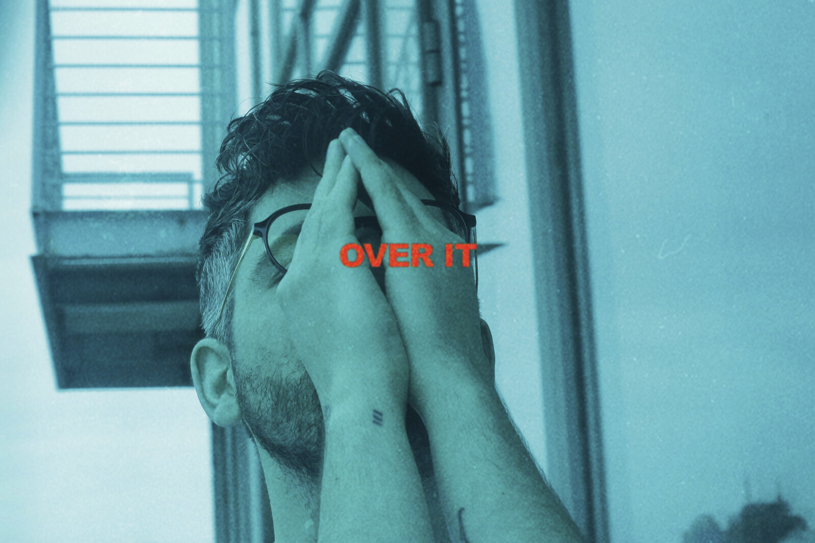 Music video of Felix Cartal's meaningful "Over It" ft. Veronica [out now]
