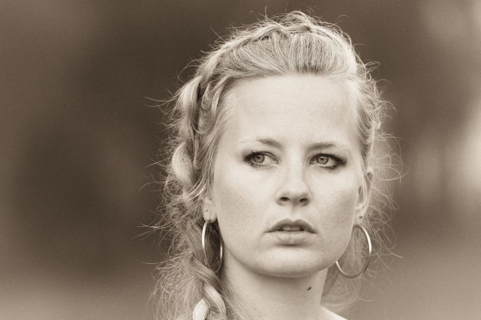 Willow Mae kondigt huiskamerconcerten en nieuwe single aan