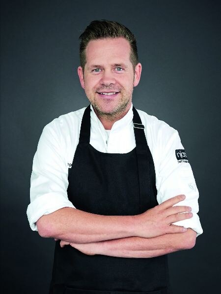 Roger van Damme opent exclusief restaurant in het Studio 100 Pop-Up Theater