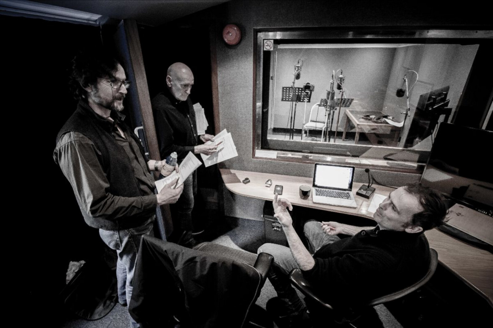 Blind Guardian Twilight Orchestra unveil fourth album trailer talking about the speakers' recordings