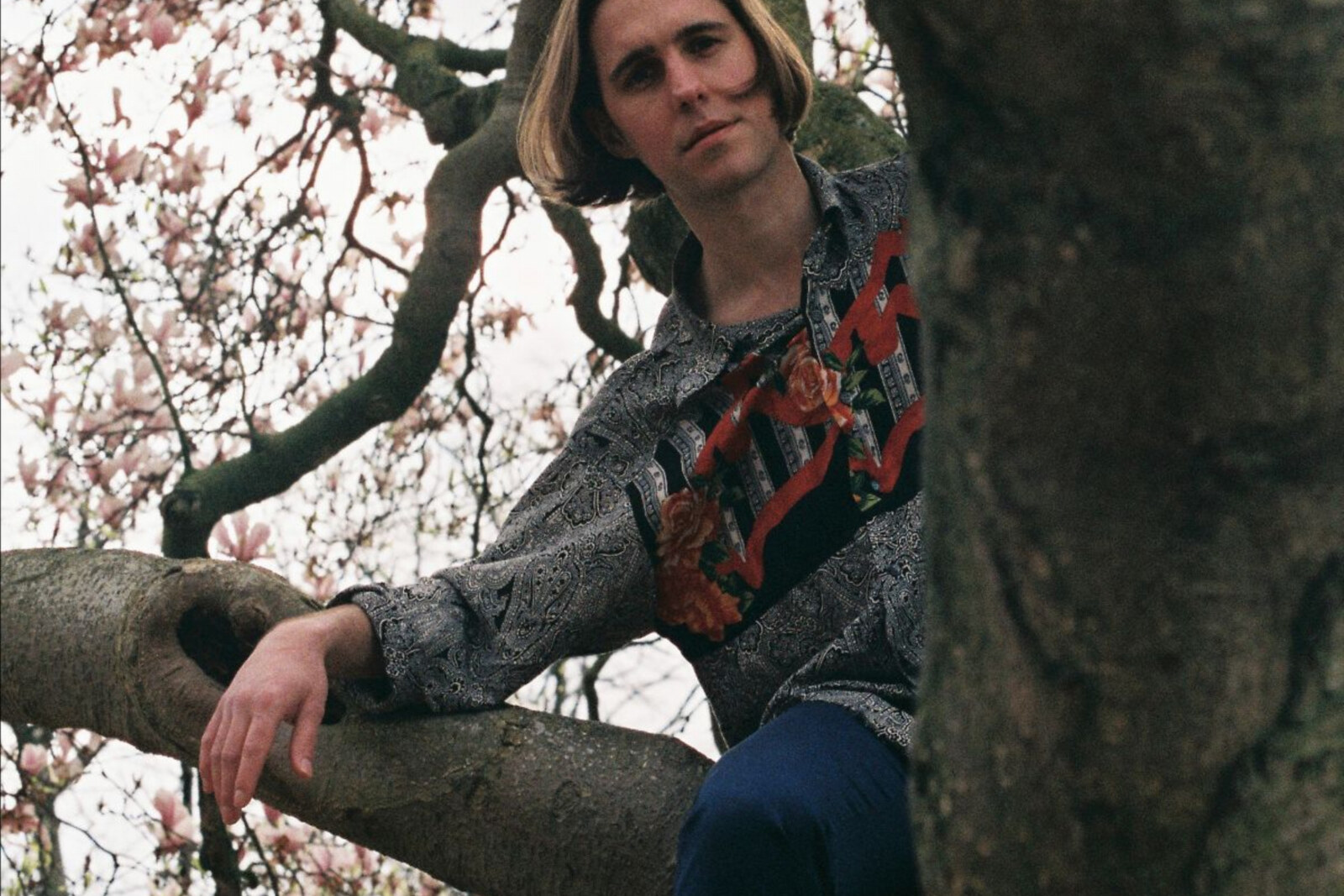 Left-field songwriter MF Tomlinson releases new single ‘Nietzsche’s Day Off’