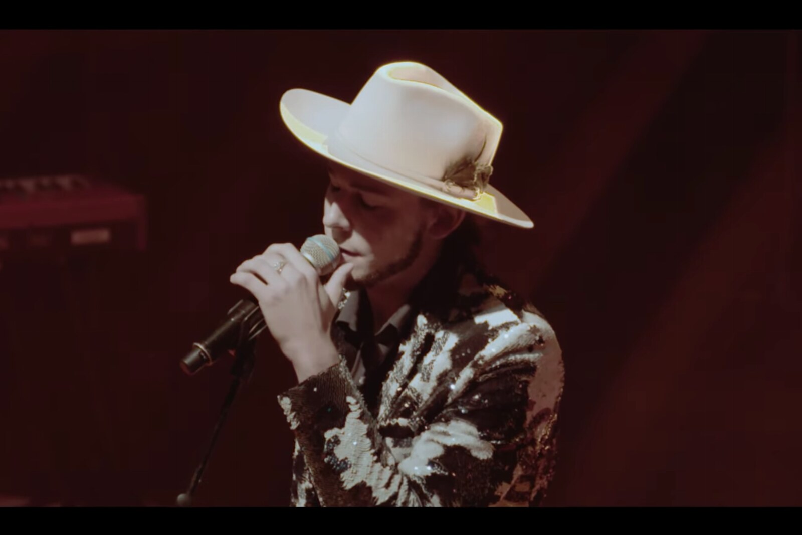 Sam Williams shares video for 'Weatherman' filmed live in London