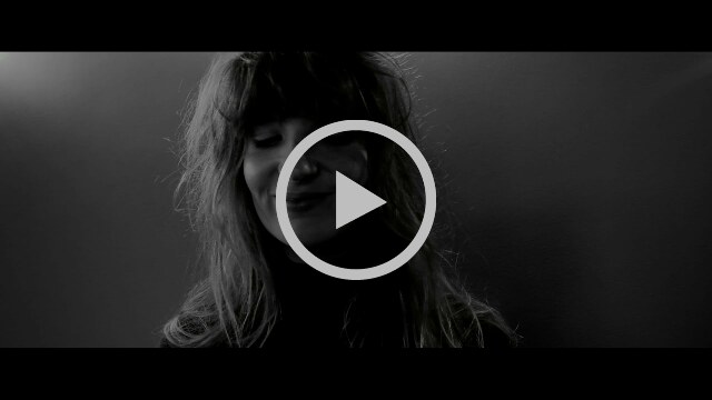 Roosbeef lost videoclip voor nieuwe single 'Menselijke Mensen' 