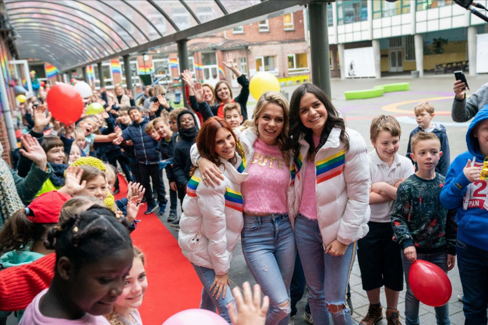 K3 viert nieuwe cd en maakt dromen waar!