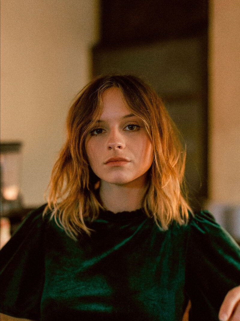 Gabrielle Aplin releases multilingual 'Like You Say You Do' lyric video