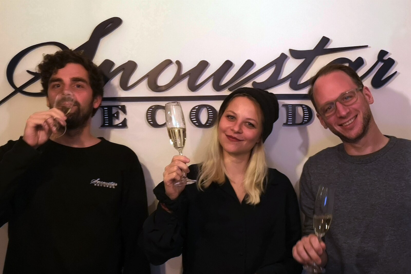 Ella van der Woude tekent bij Snowstar Records en kondigt nieuw album aan