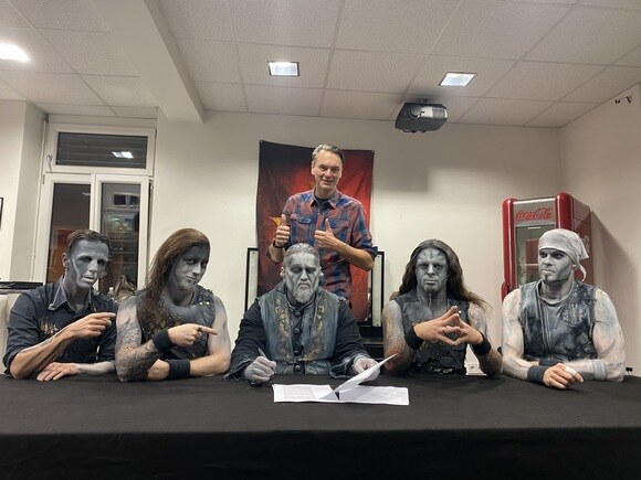 Powerwolf re-signs with Napalm Records