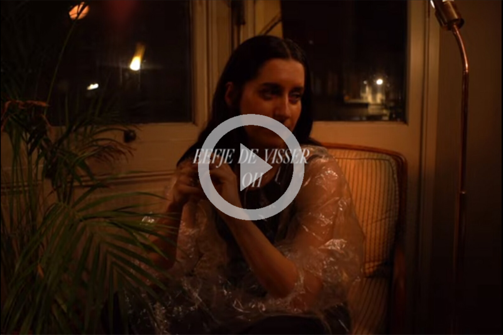 Eefje de Visser stelt nieuwe videoclip voor