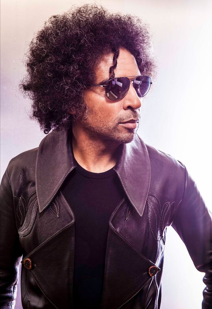 William Duvall shares brand new live video for 'Smoke And Mirrors'