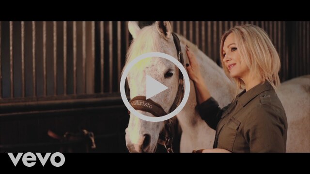 Laura Lynn als countrygirl in nieuwe videoclip 'Leef Je Droom'