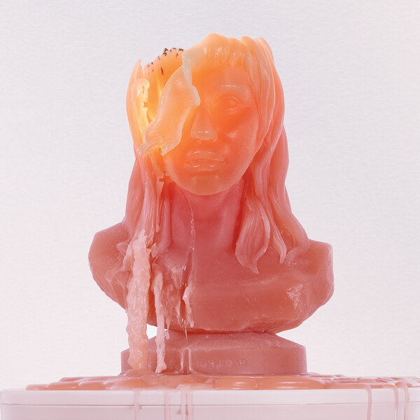 Kesha stelt "High Road" voor