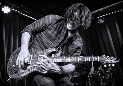 British Guitarist Davy Knowles Inks Deal With Provogue Records