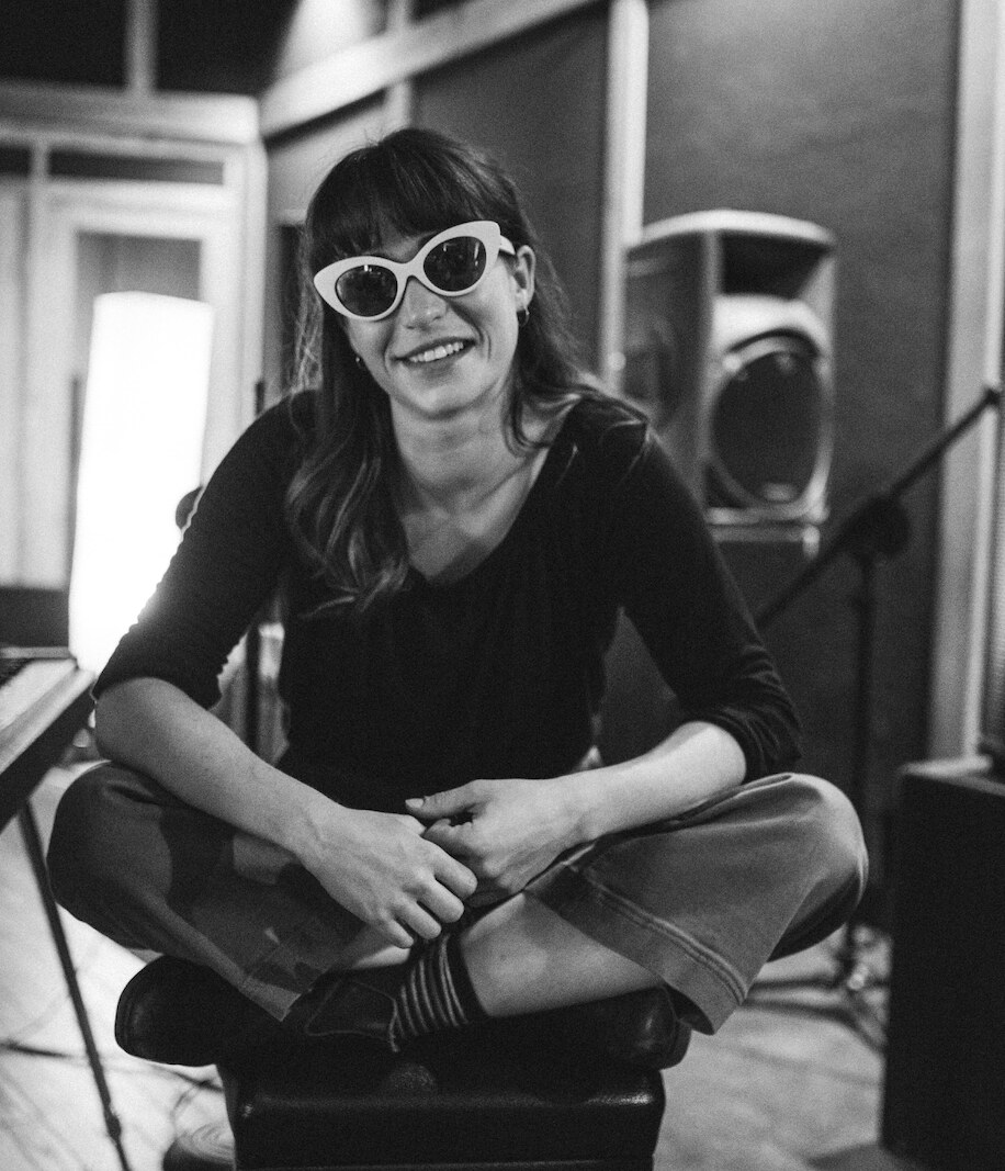 "Two Minds " new single of Cayley Thomas