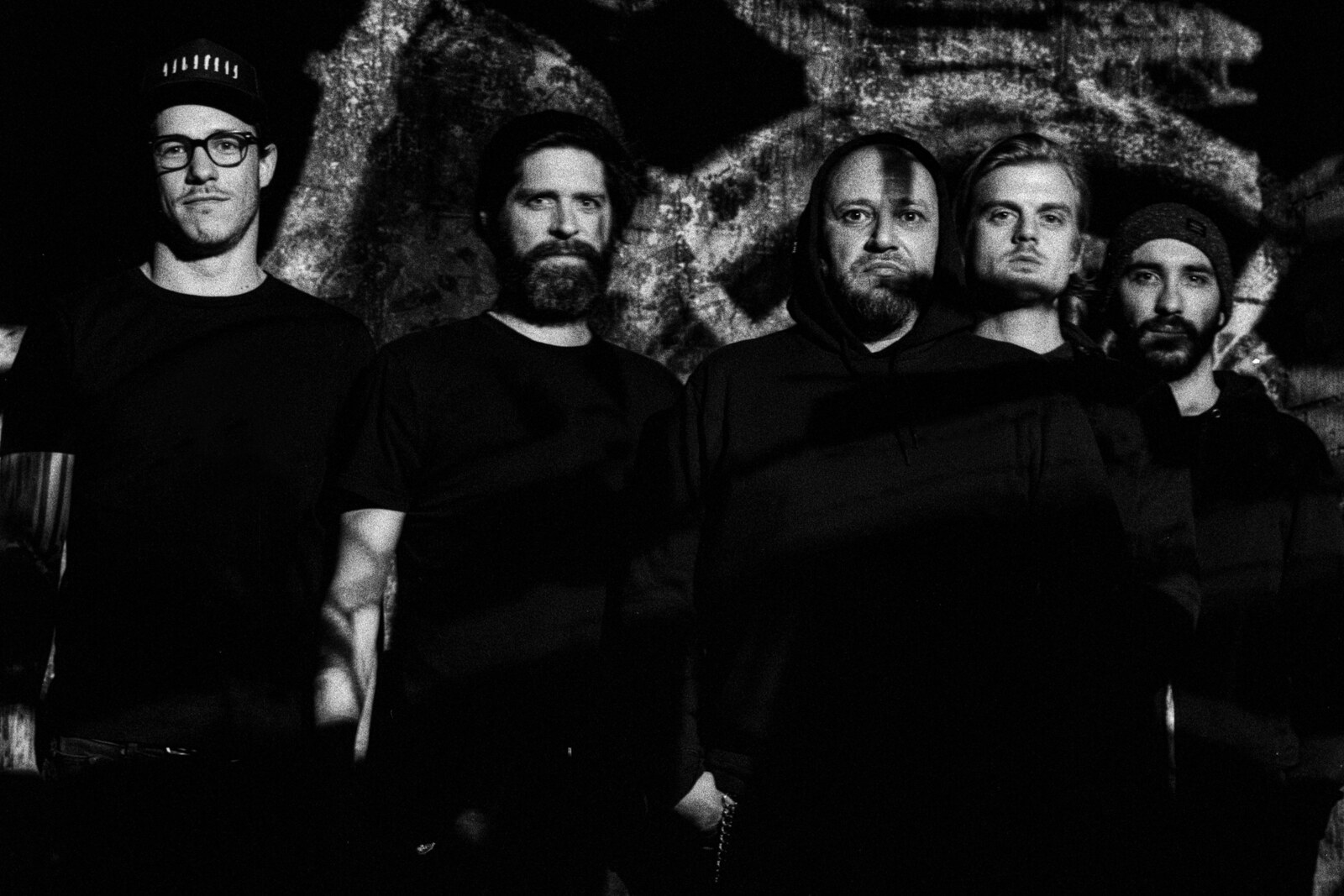 Swiss post-hardcore/post-rock/metal collective Darius premiered new music video "Leap Of Faith" // New album 'Voir' coming out next month on Hummus Records