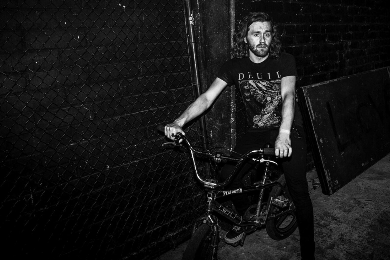 The K. stelt nieuwe single "Shit day" voor uit aankomend album "Amputate corporate art"