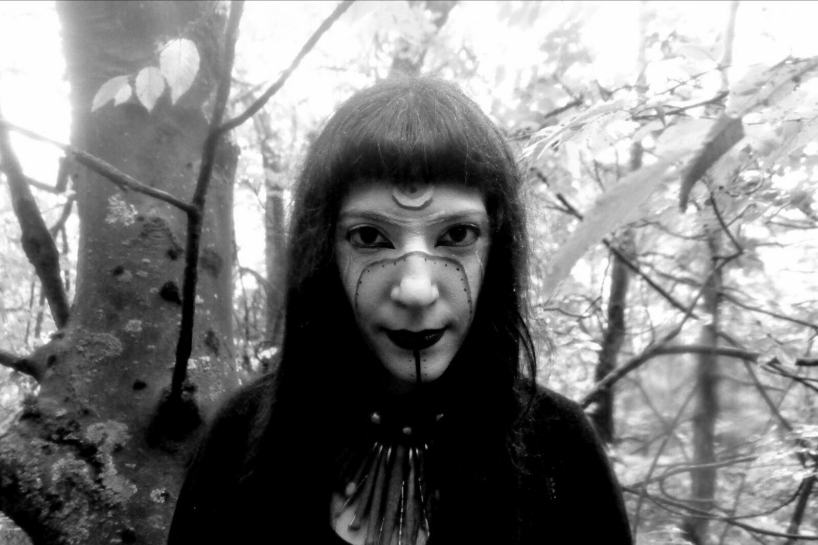 Lili Refrain magnetic dark folk EP 'Ulu' streaming in full!