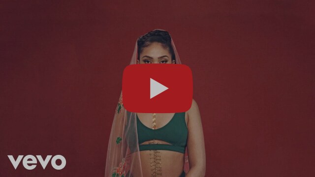 Joy Crookes stelt single Anyone Buy Me voor