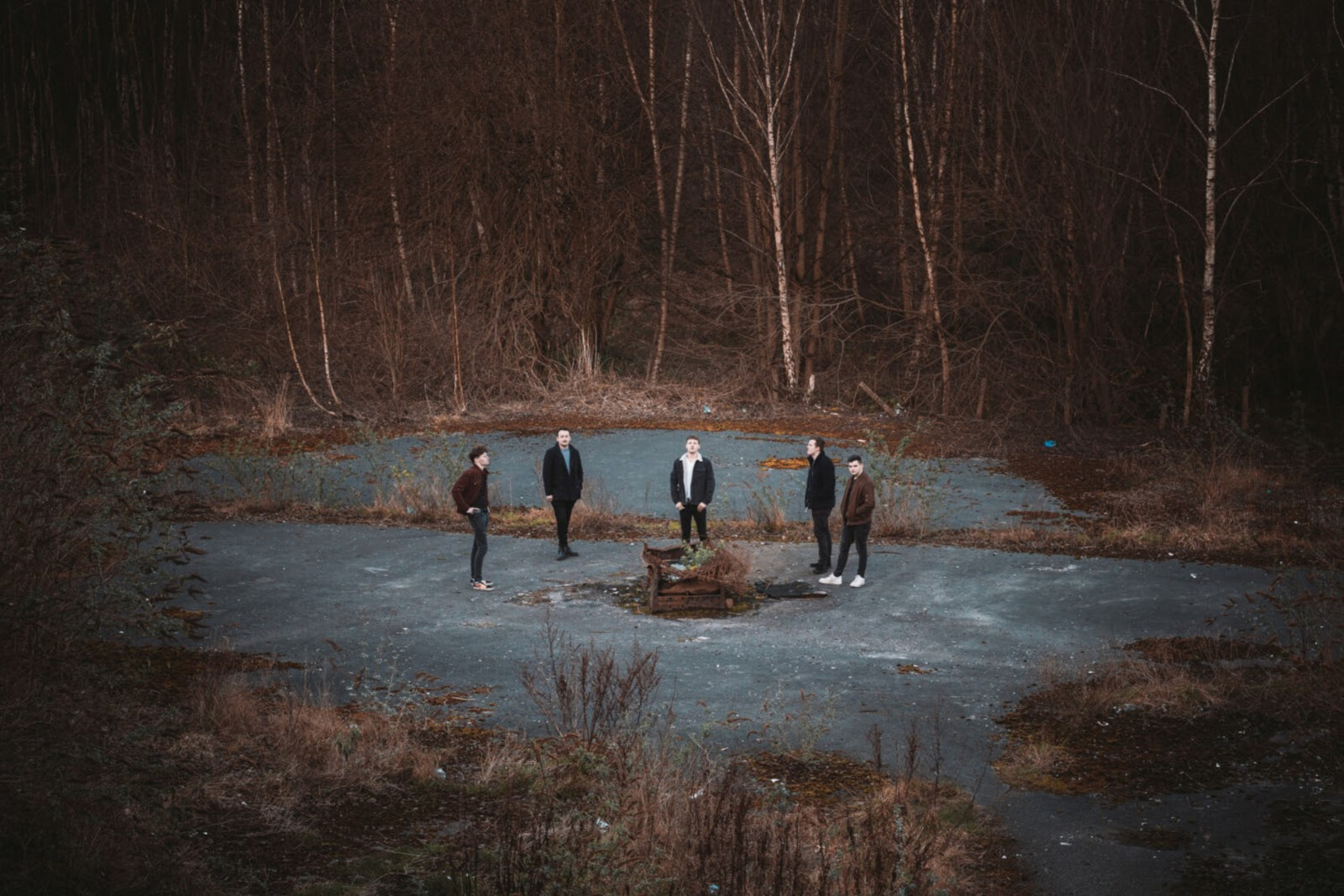 Striking live performance musicians Paradas share their single ‘ With No Feeling’