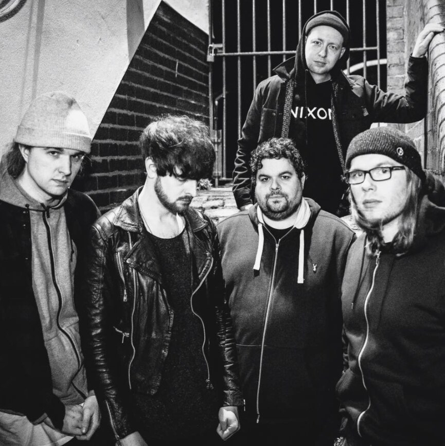 Wolverhampton, UK's Dearist: Peforms "Colours" Live
