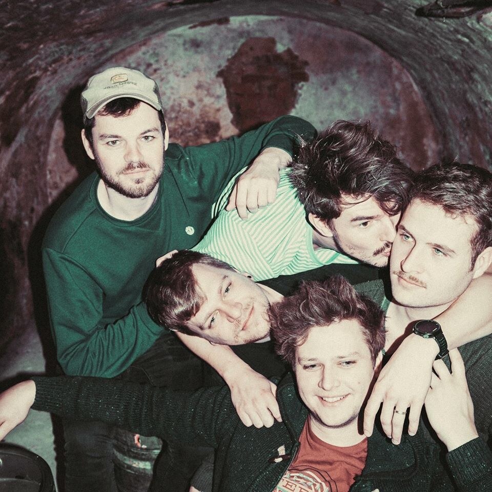 Punkband Captain Kaiser brengt ode aan het stamcafé met ‘Moscow Mule’