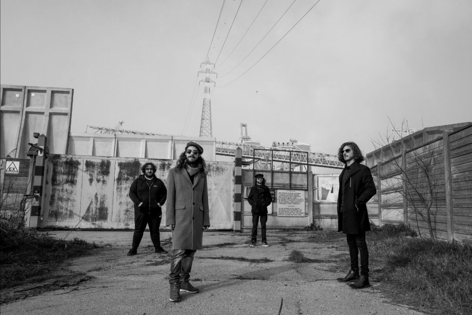 Solaris stream debut album 'Un Paese di musichette mentre fuori c’è la morte' in full