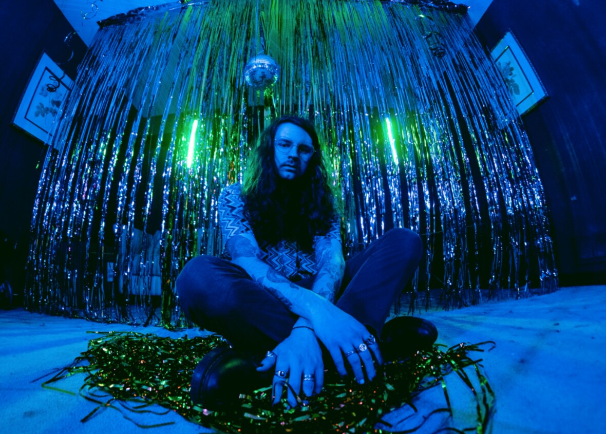 Chicago Emo-Pop/Emo Rap Artist Safehold Releases New Video "Loose Ends"; 'Boyish' Full-Length Out July 24