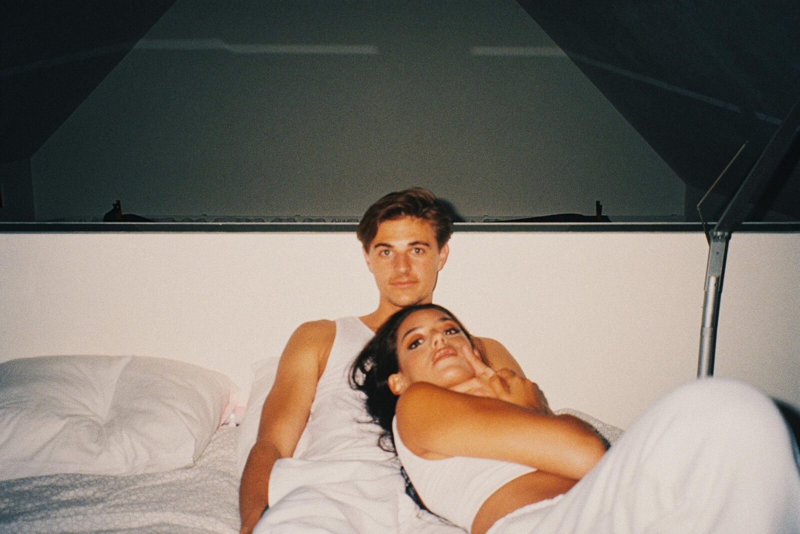 Daniël Busser lanceert met Chaïma de 2-talige single ‘Tu veux quoi’