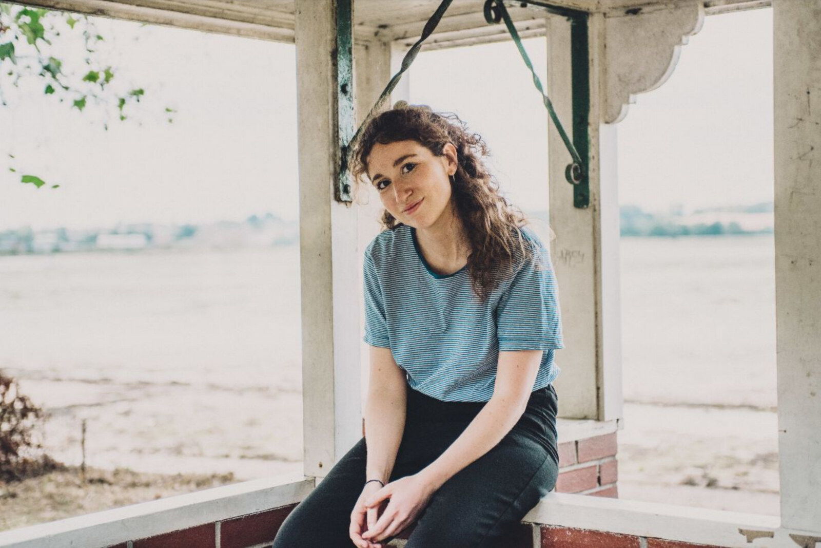 Marie Naffah releases stunning new single 'The Cage'