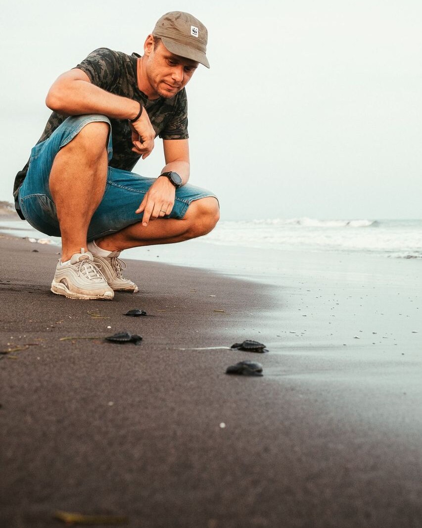 WWF ambassadors Armin van Buuren and Jessie Jazz join forces for #beatplastic