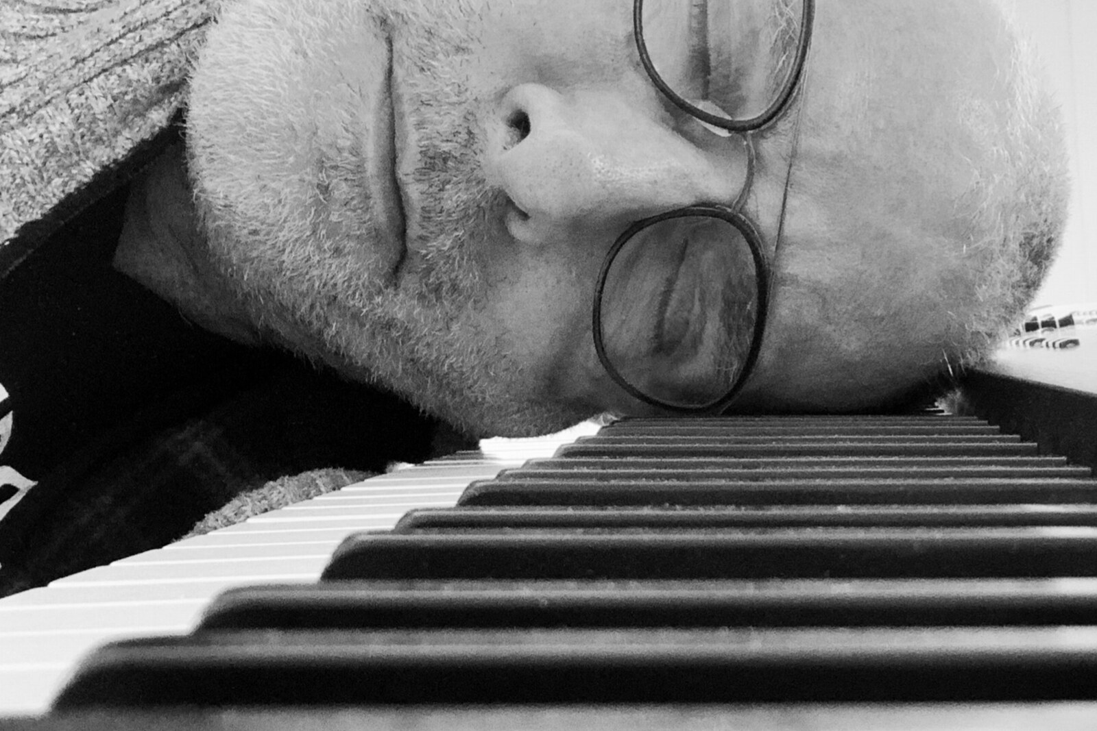 Bob Savenberg doorbreekt na 23 jaar de stilte met een nieuwe single en theatertournee