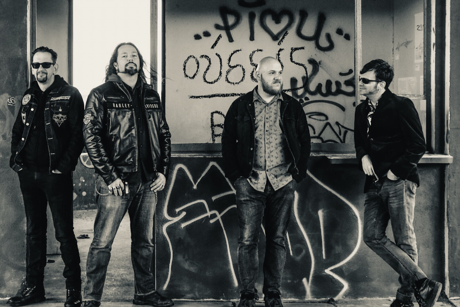 French Stoner Heavy-Rockers ZOË streamed new full-length album 'Back Into The Light"  // Out now on CD, LP & Digital through Brennus Music