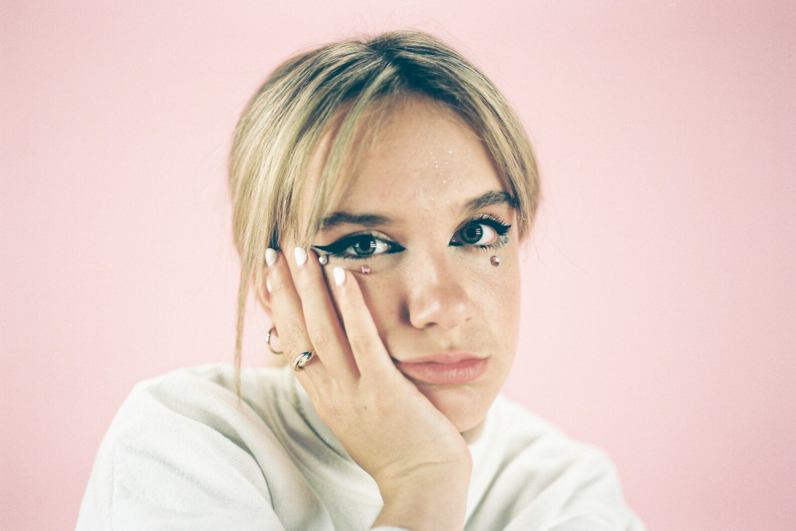 Molly Annelle Shares Video "All In" 
