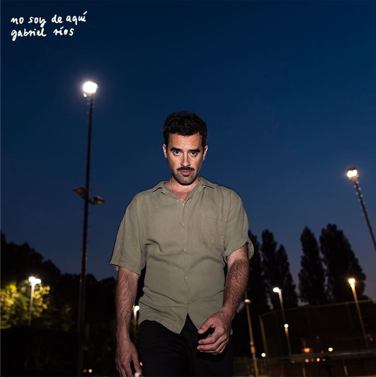 Gabriel Rios is terug met zijn nieuwe single 'No soy de aquí, ni soy de allá'