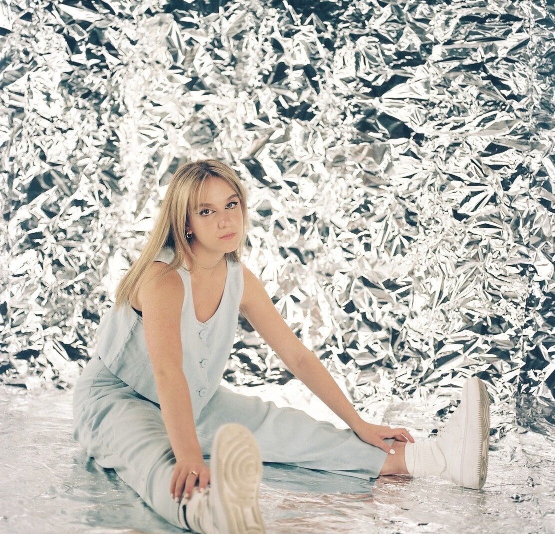 Molly Annelle Reveals Video "Never Better" 