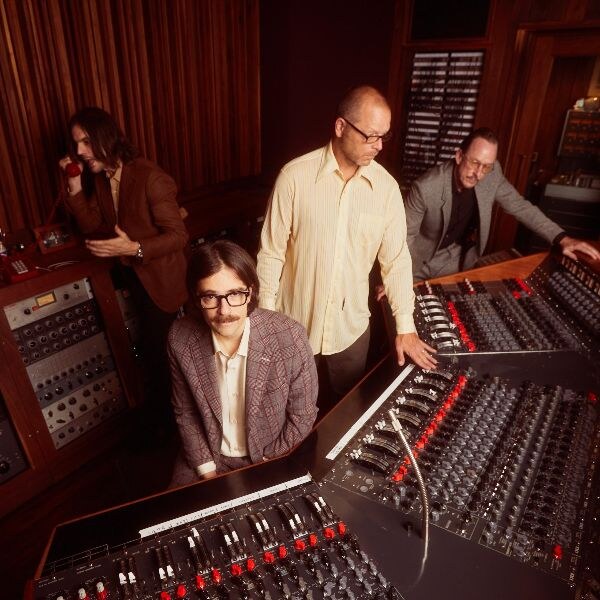 Weezer kondigt albumrelease aan van 'OK Human' voor 29 januari!