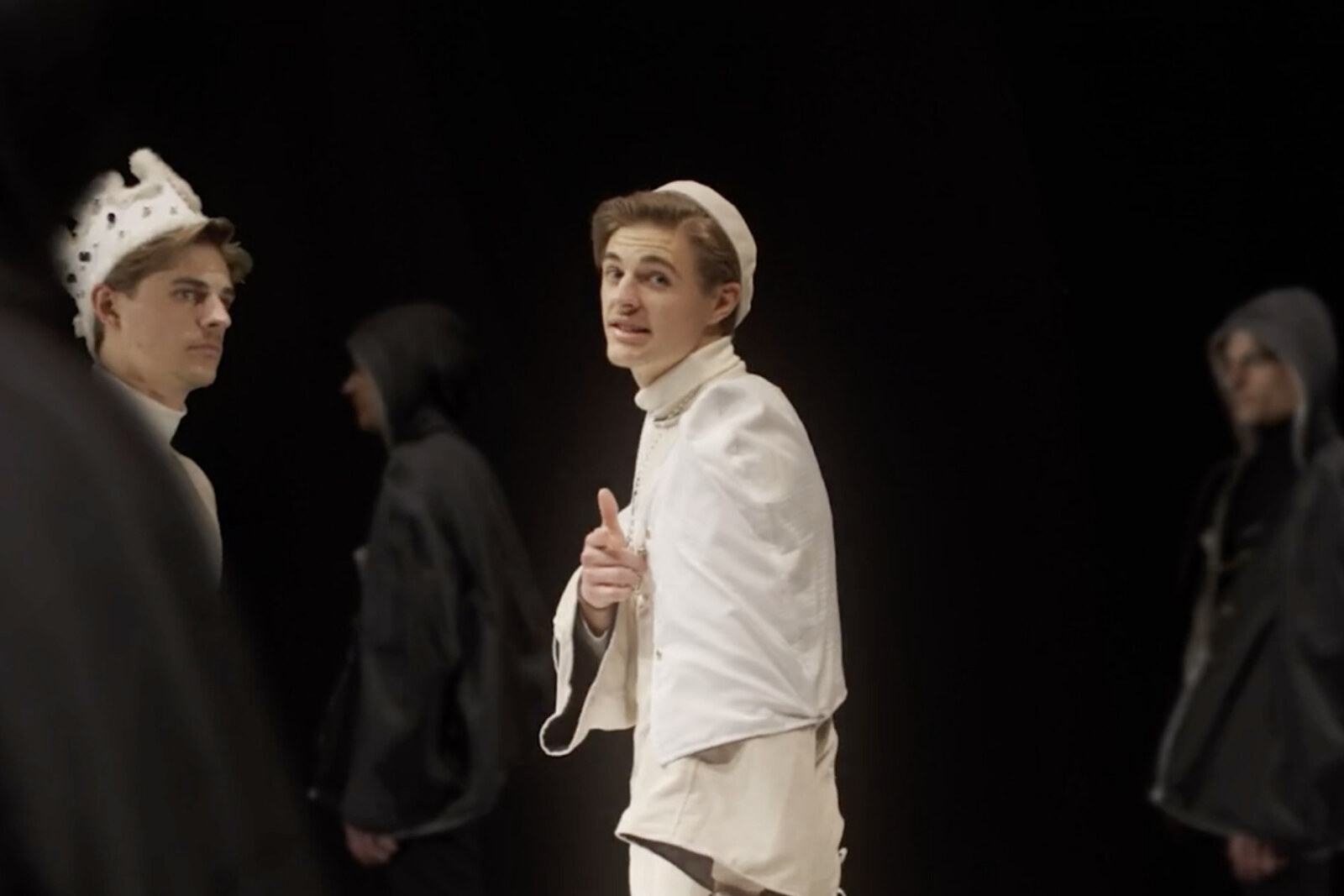 Wie zet rapper Daniël Busser schaakmat in z’n spectaculaire videoclip?